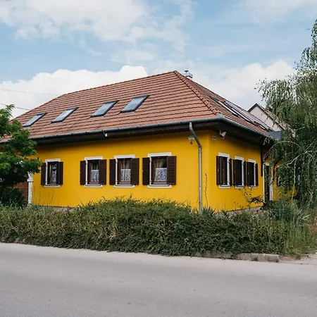 Hemina Vendeghaz Guest house